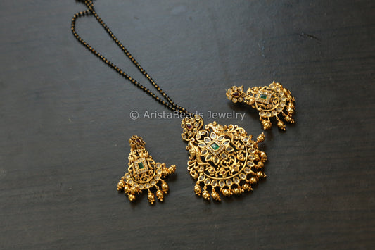 Black Bead Antique Gold Polki Pendant Set