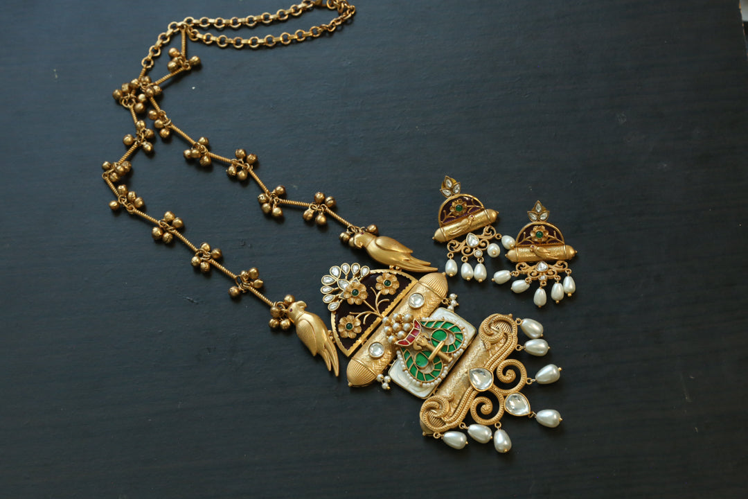 One Of A Kind Antique Gold Necklace Set - MOP