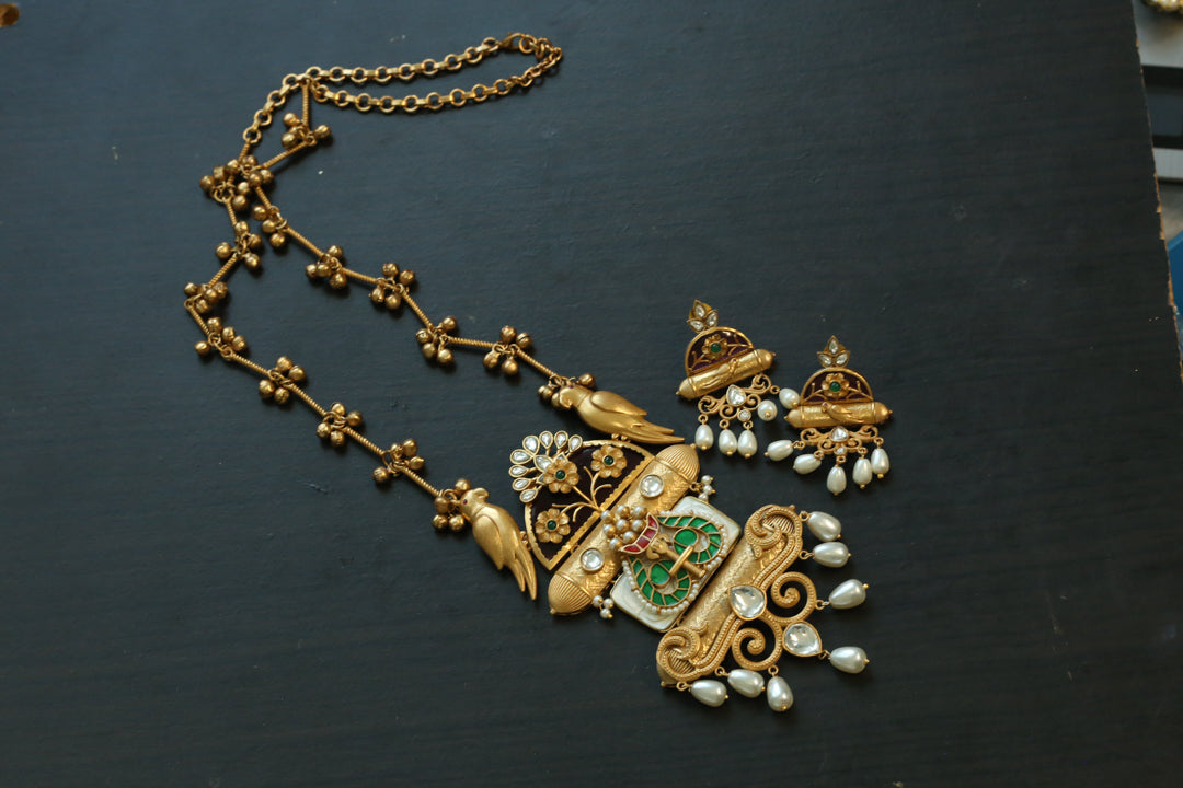 One Of A Kind Antique Gold Necklace Set - MOP