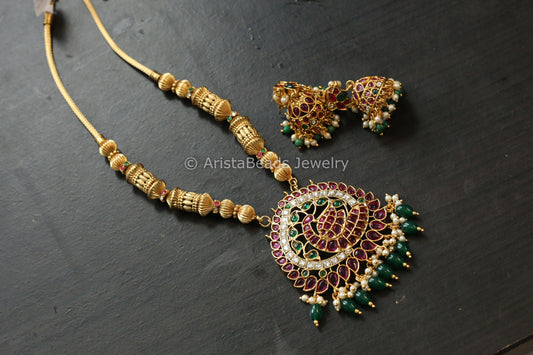 Mayura Kemp Stone Necklace Set