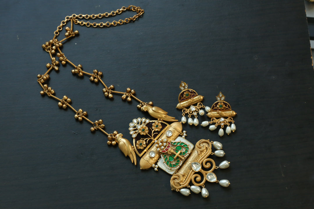 One Of A Kind Antique Gold Necklace Set - MOP