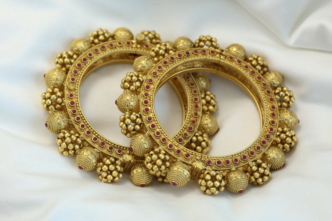 Antique Gold Pacheli Bangle Set (2.4 & 2.6 Openable)
