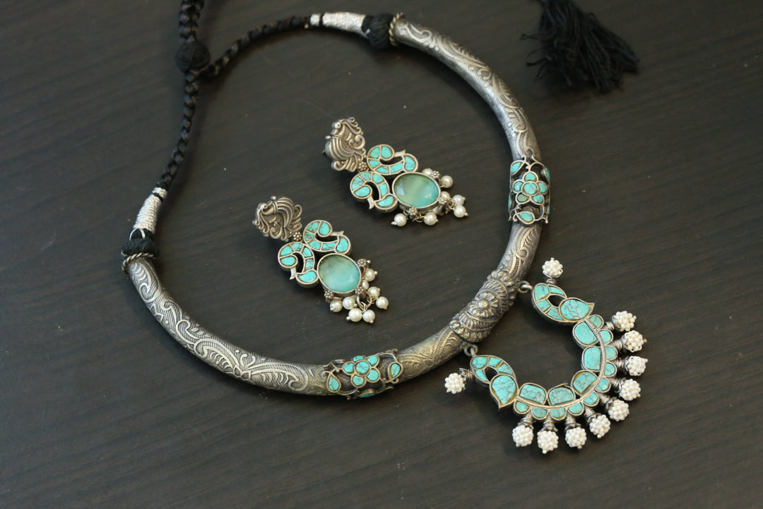 Oxidized Jadau Hasli Necklace Set - Turquoise