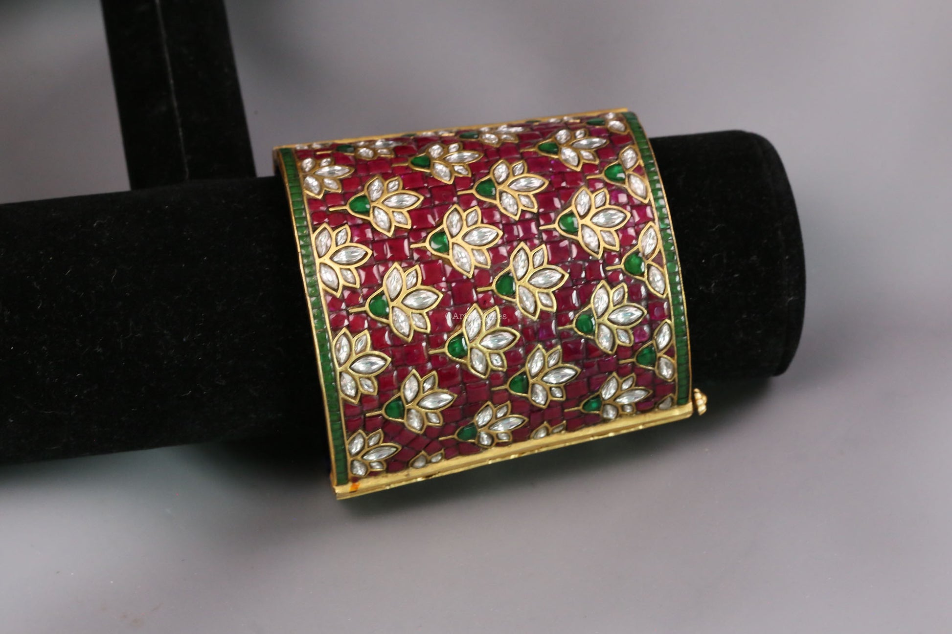 Yuvrani Designer Jadau Kundan Bangle (Openable)