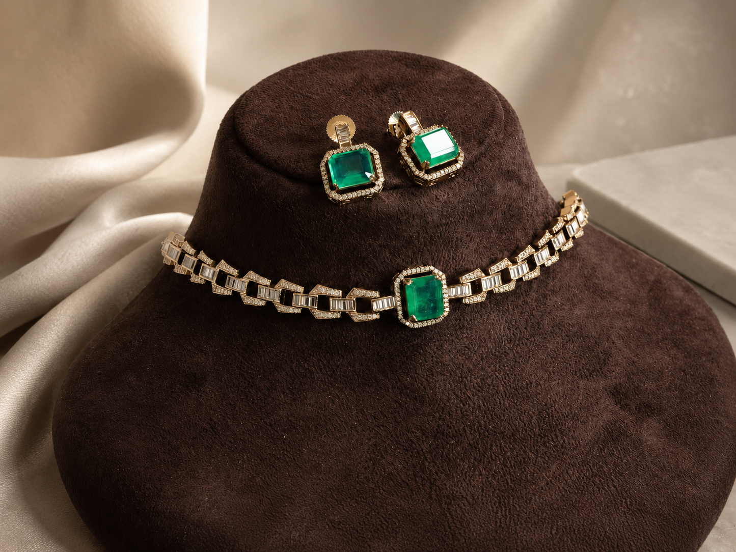 Sunehri Bouquet Stones & Green Doublet Choker Set