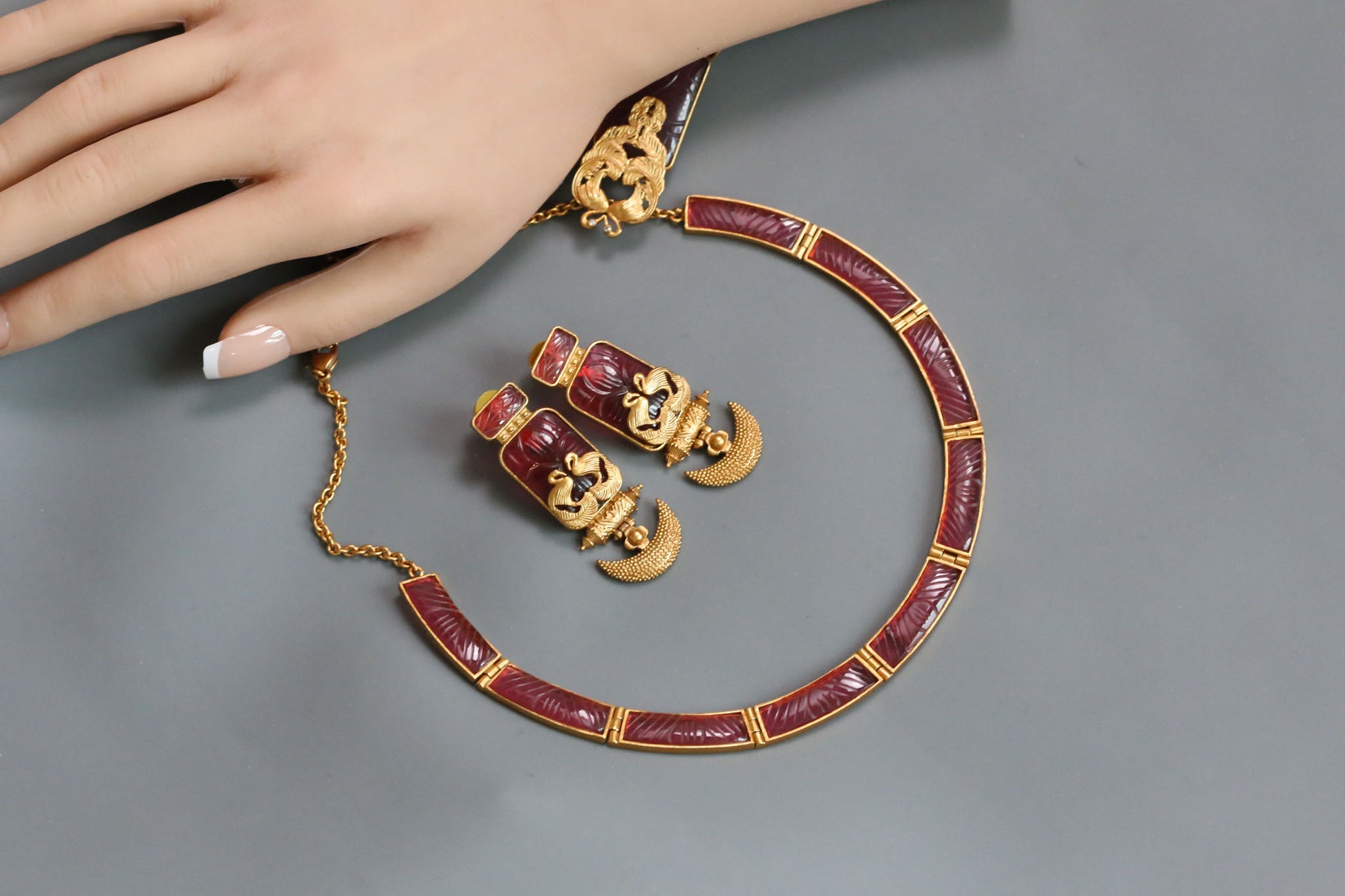 Removable Pendant Carved Stone Set - Red