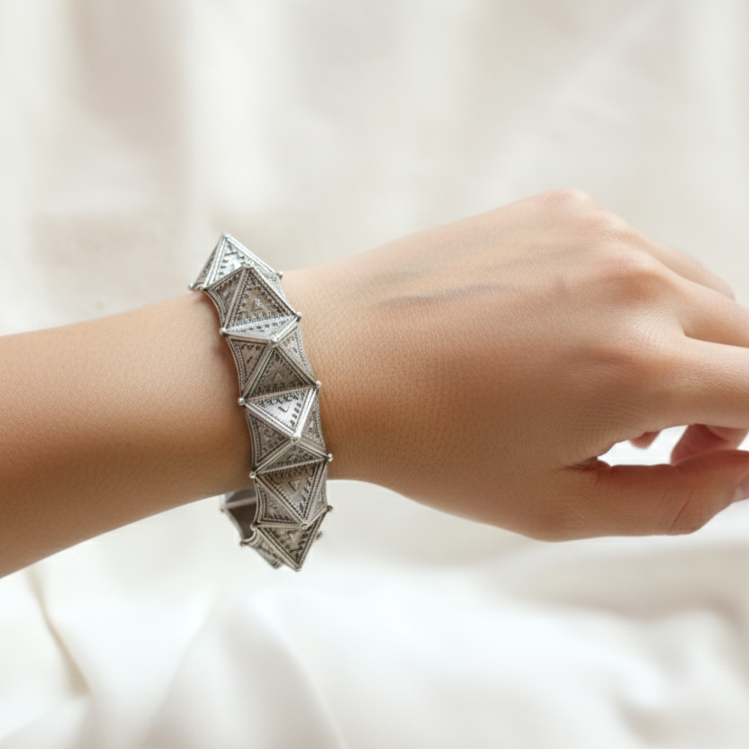 Resha Silver Look Alike Bangle