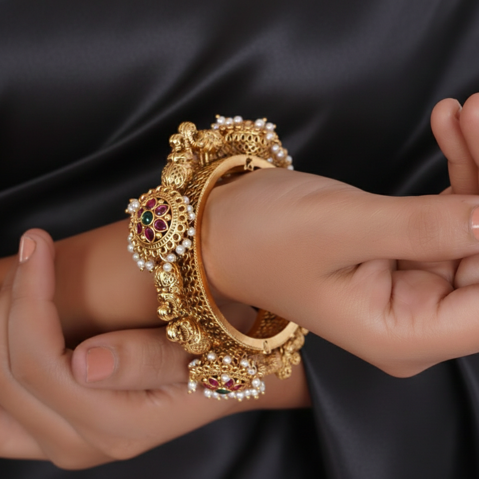 Gajraaj Kemp Stones Pacheli Bangle (Openable)