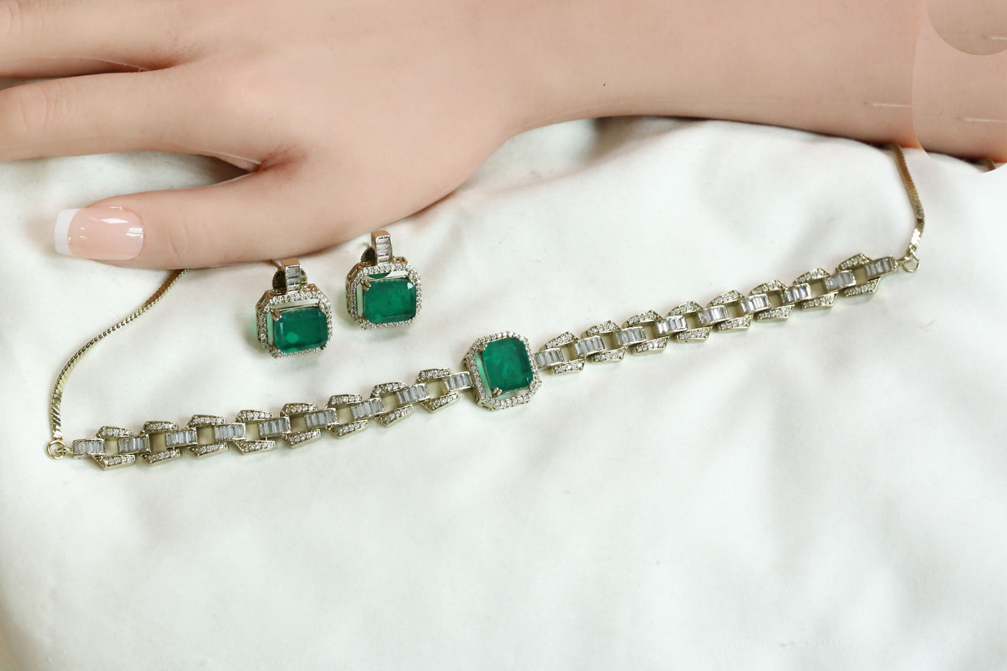Sunehri Bouquet Stones & Green Doublet Choker Set