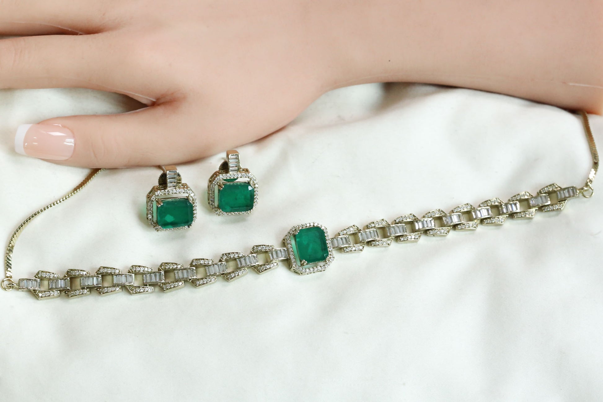 Sunehri Bouquet Stones & Green Doublet Choker Set