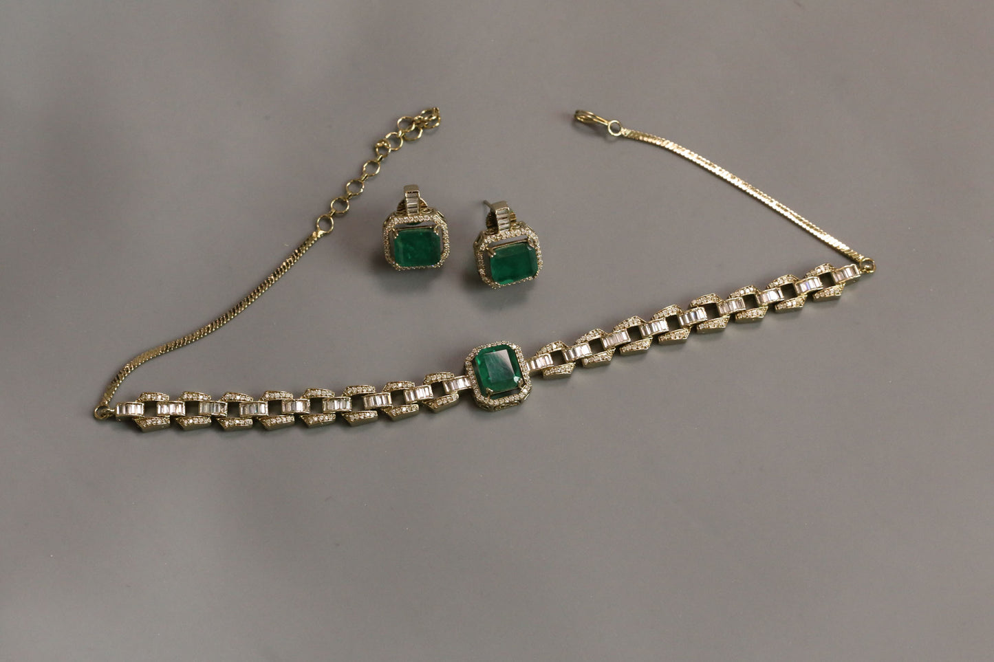 Sunehri Bouquet Stones & Green Doublet Choker Set