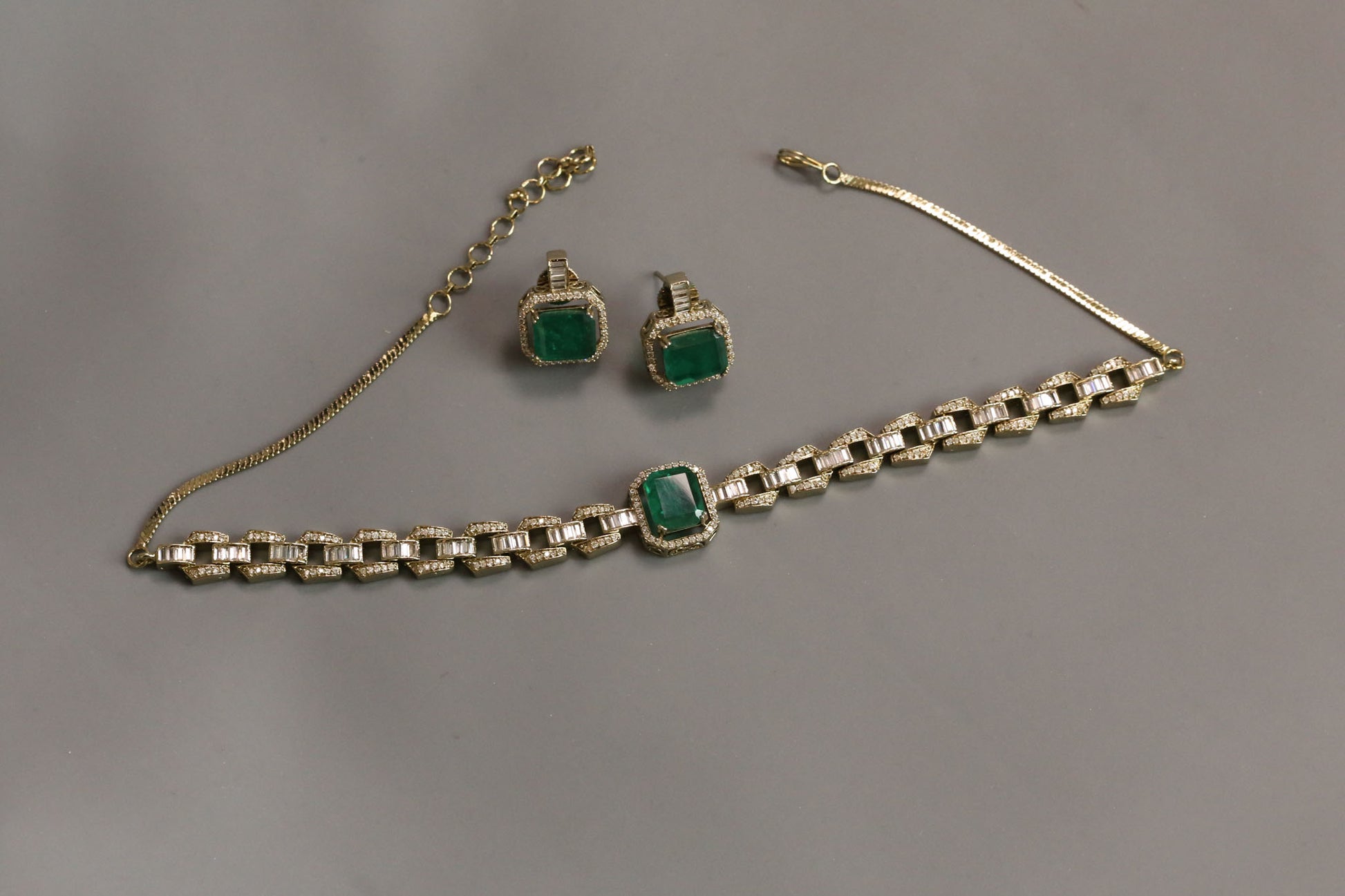 Sunehri Bouquet Stones & Green Doublet Choker Set