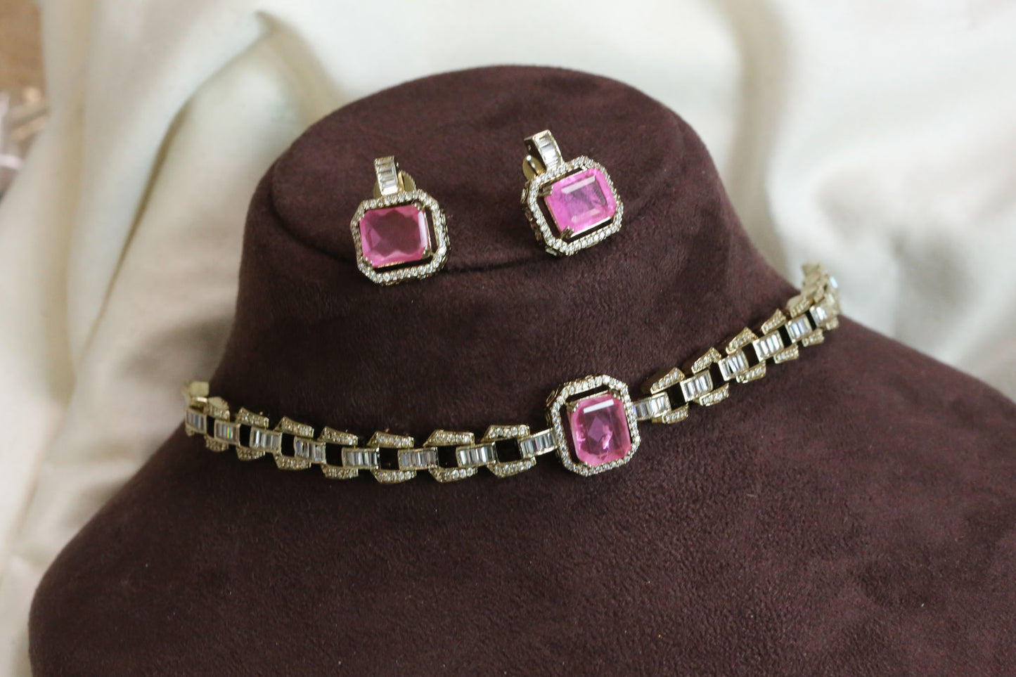 Sunehri Bouquet Stones & Pink Doublet Choker Set