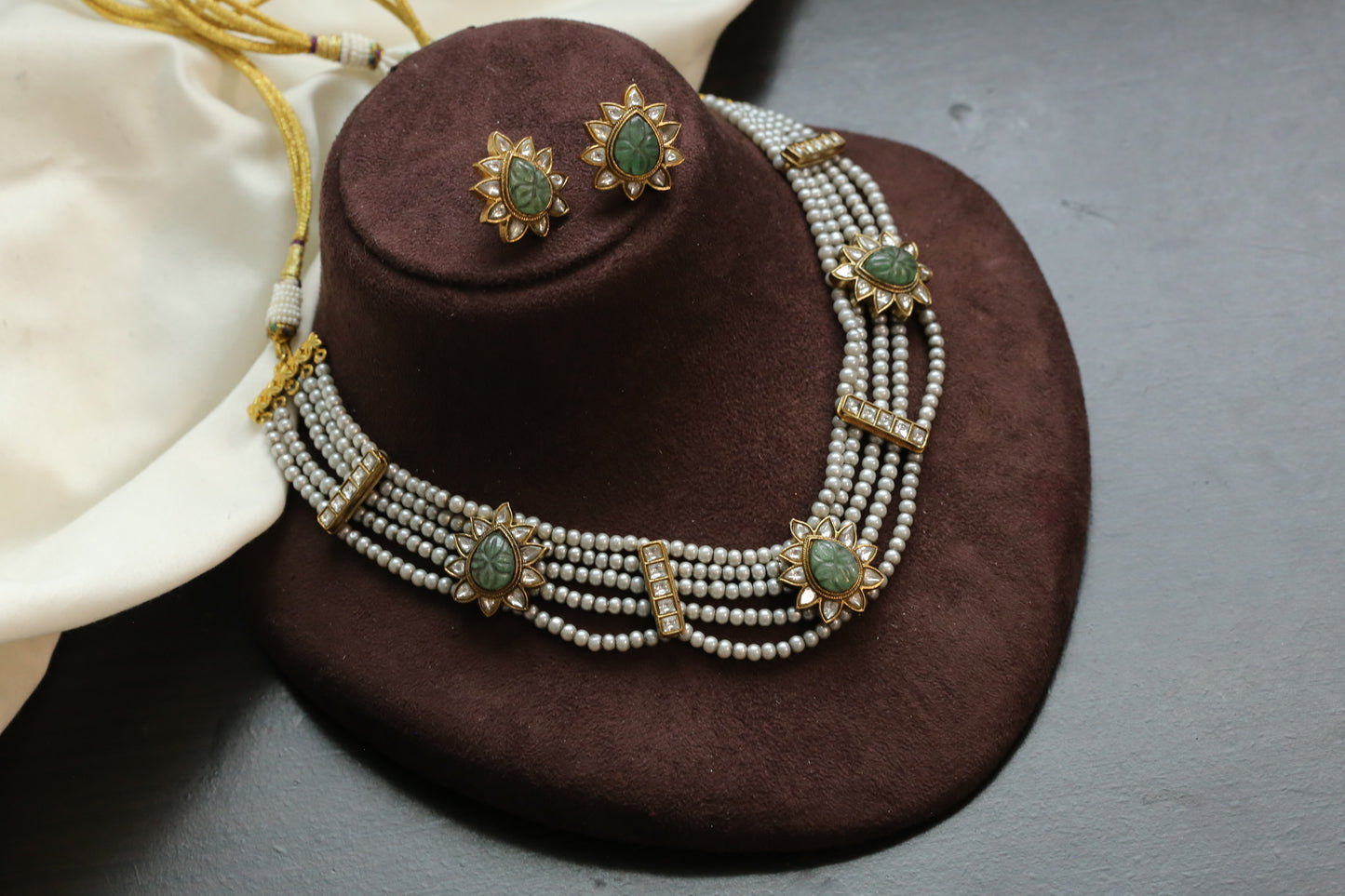 Carved Fluorite Kundan Jadau Necklace Set