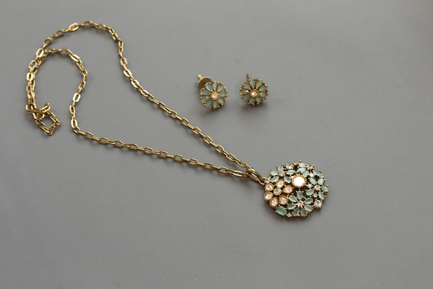 Nisha Dainty Mehndi Polish Pendant Set - Mint