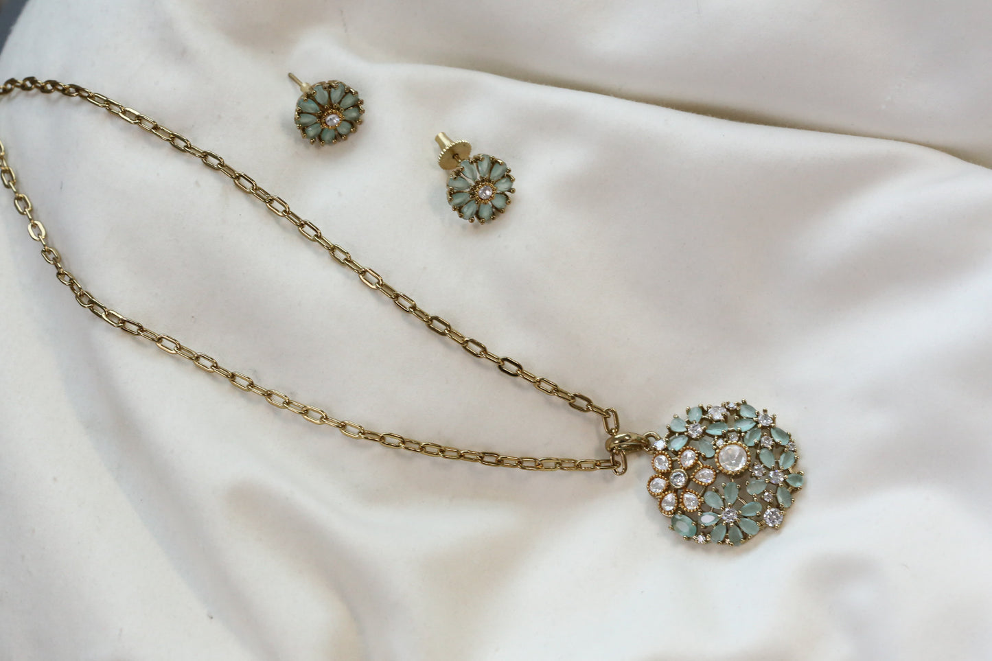 Nisha Dainty Mehndi Polish Pendant Set - Mint