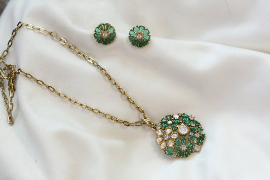 Nisha Dainty Mehndi Polish Pendant Set - Green