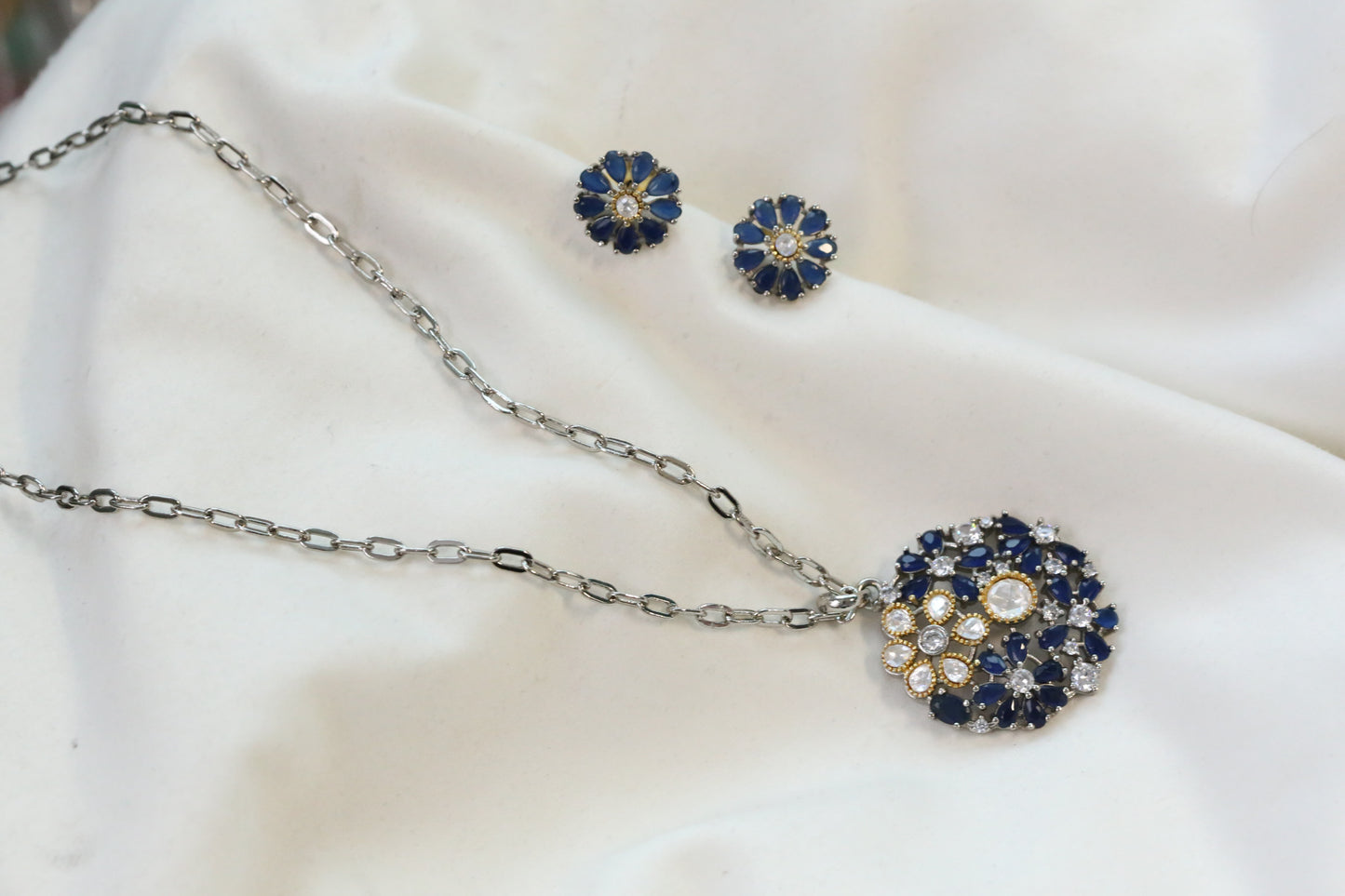 Nisha Dainty Dual Tone Pendant Set - Blue