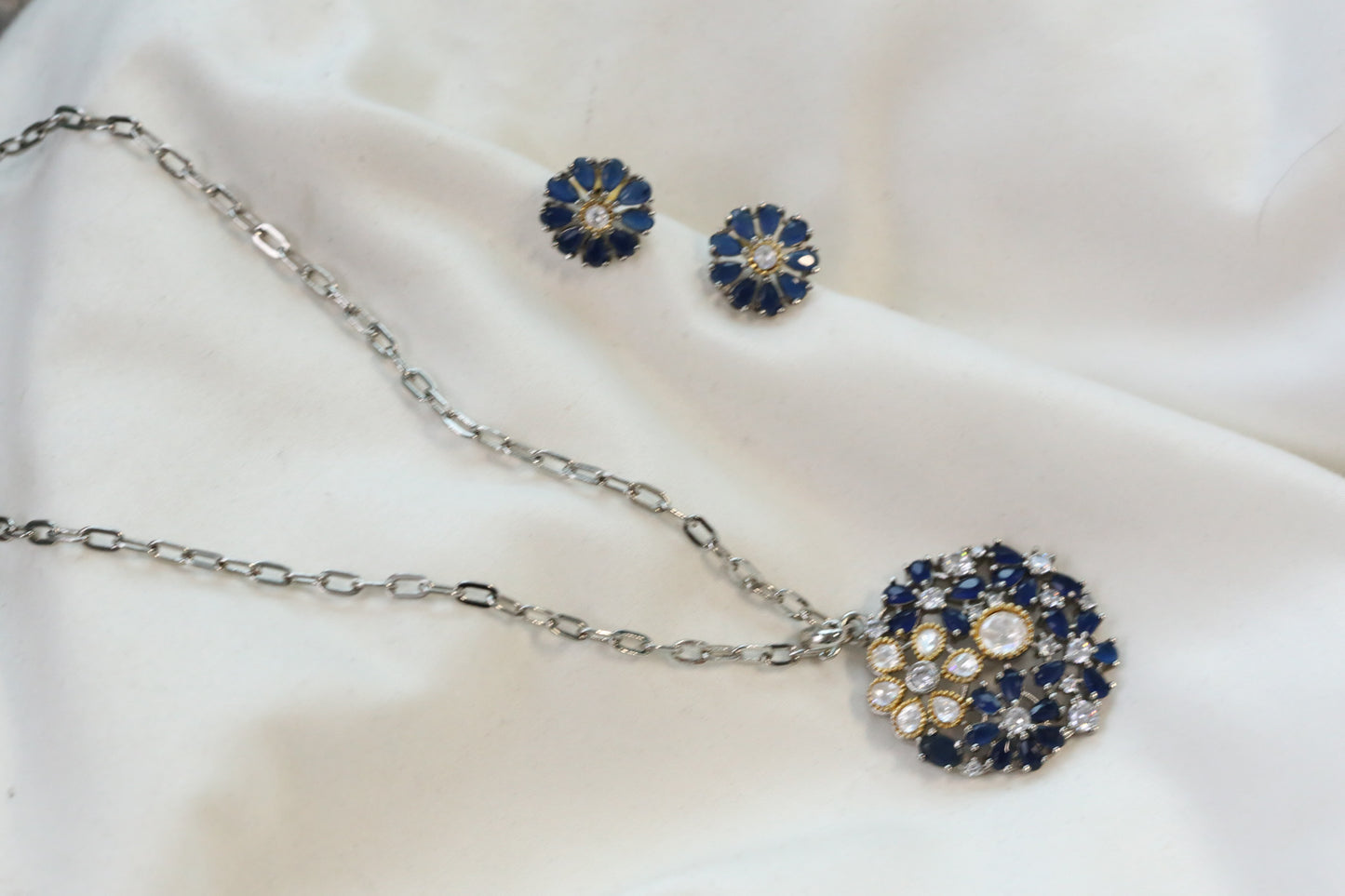 Nisha Dainty Dual Tone Pendant Set - Blue