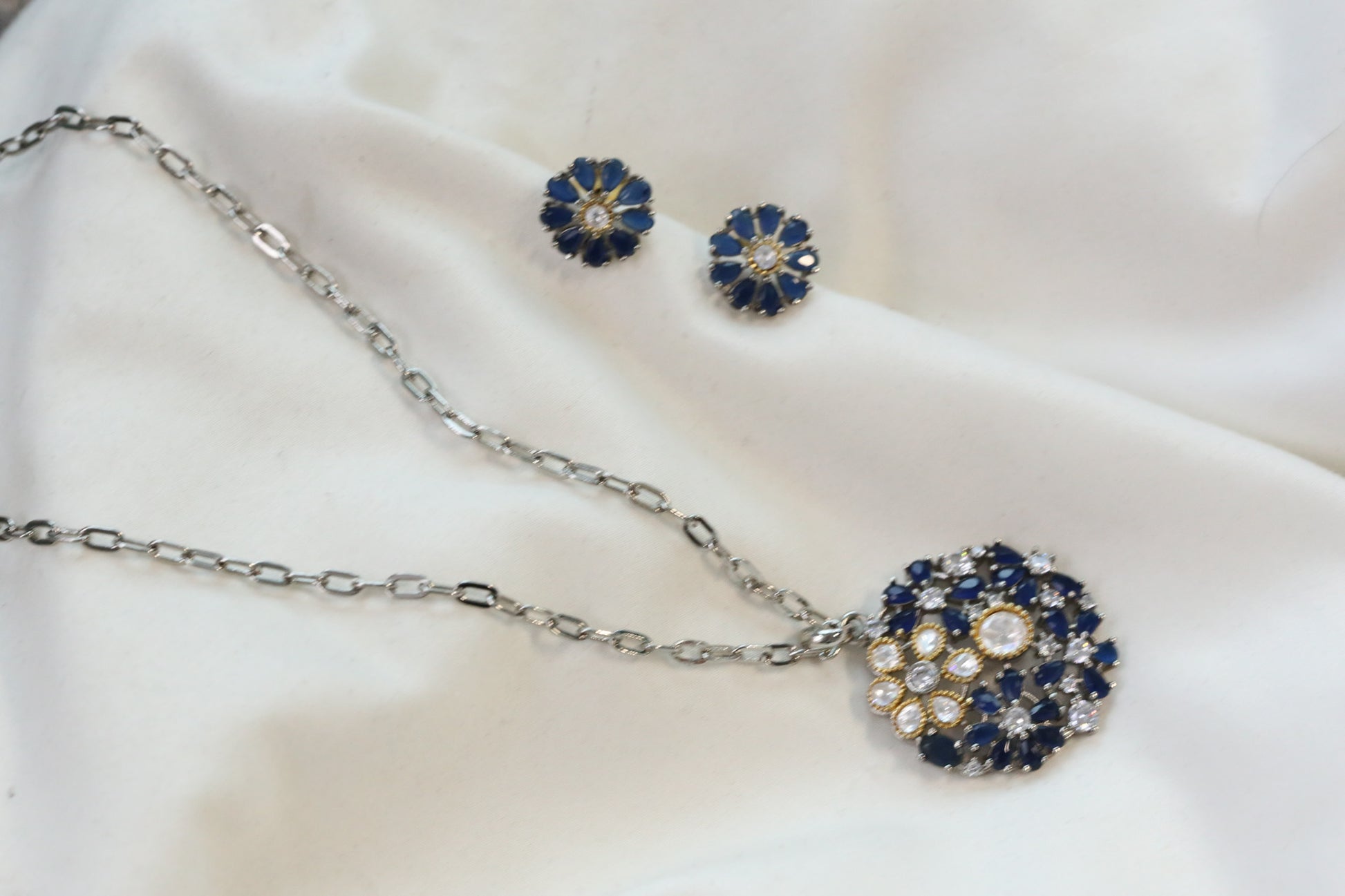 Nisha Dainty Dual Tone Pendant Set - Blue