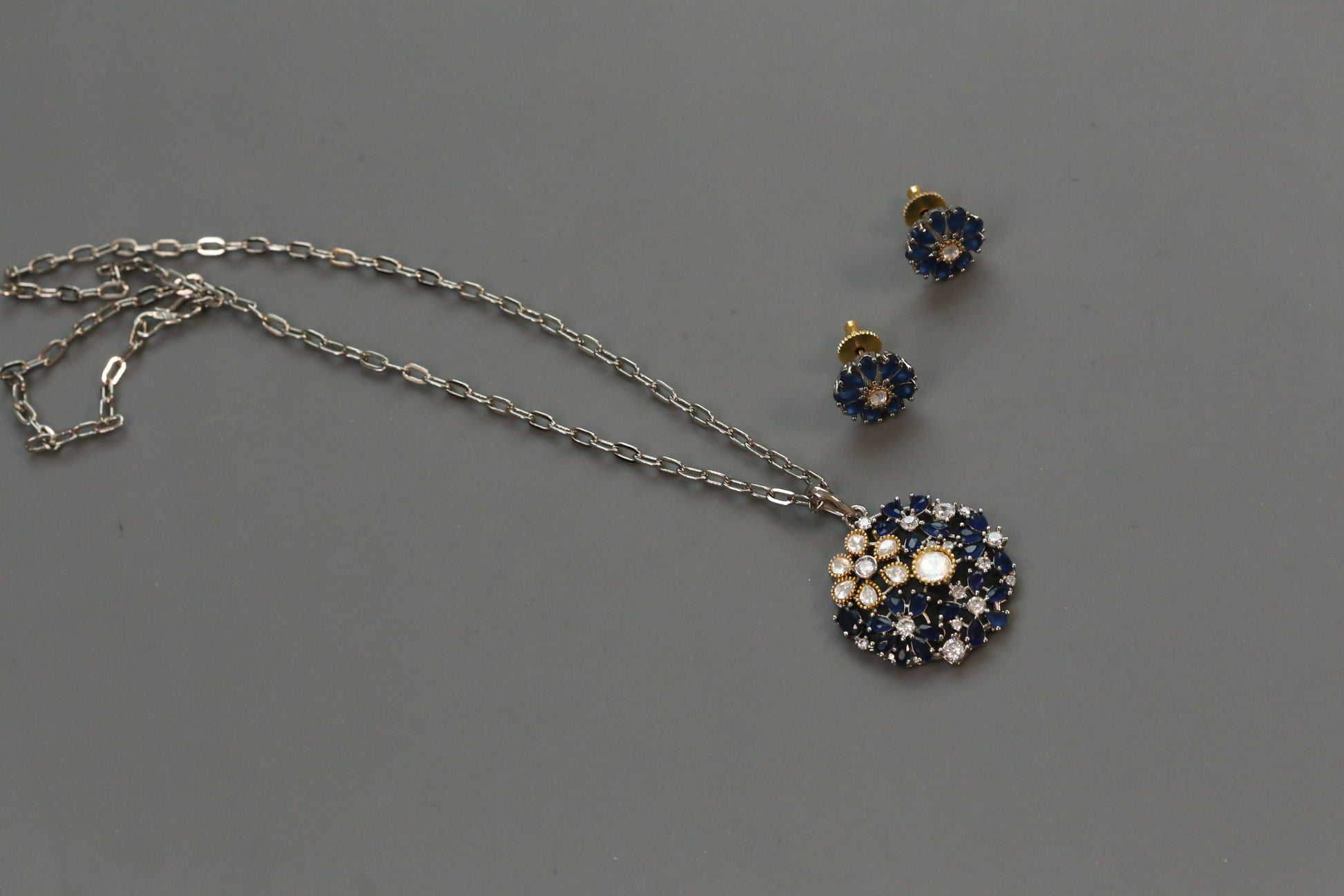 Nisha Dainty Dual Tone Pendant Set - Blue