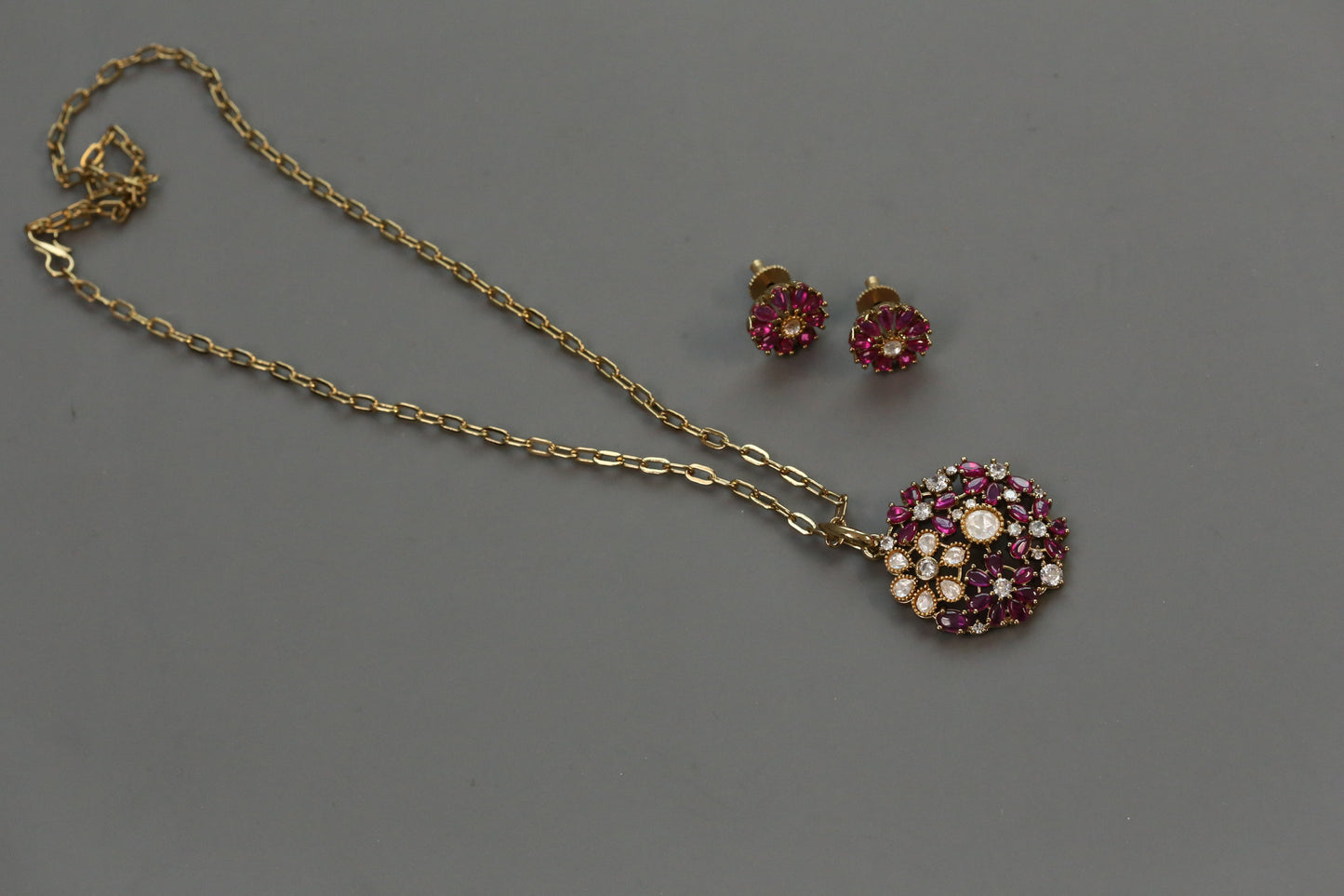 Nisha Dainty Mehndi Polish Pendant Set - Ruby