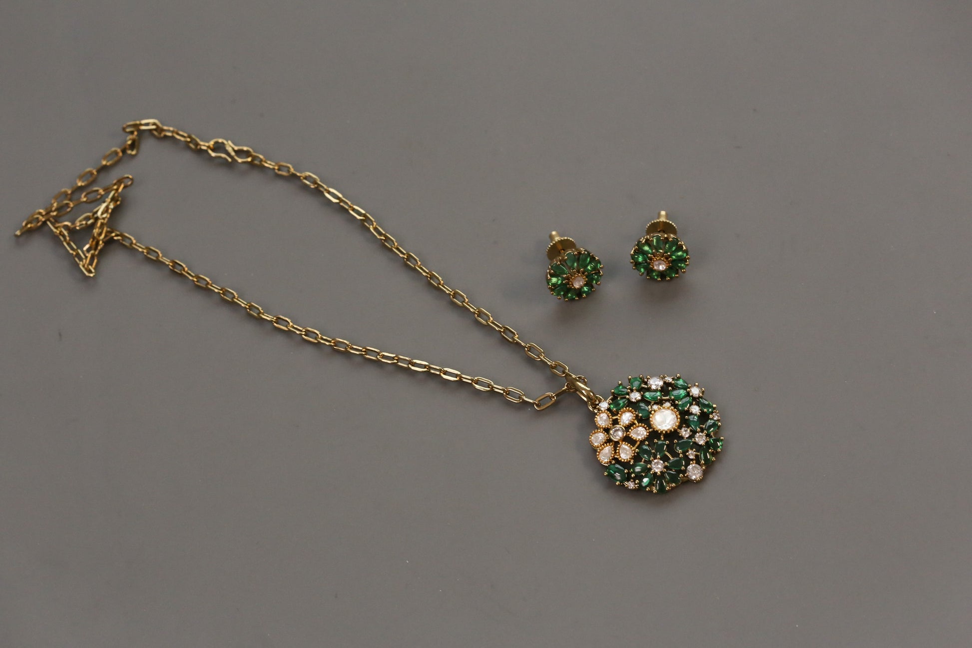 Nisha Dainty Mehndi Polish Pendant Set - Green