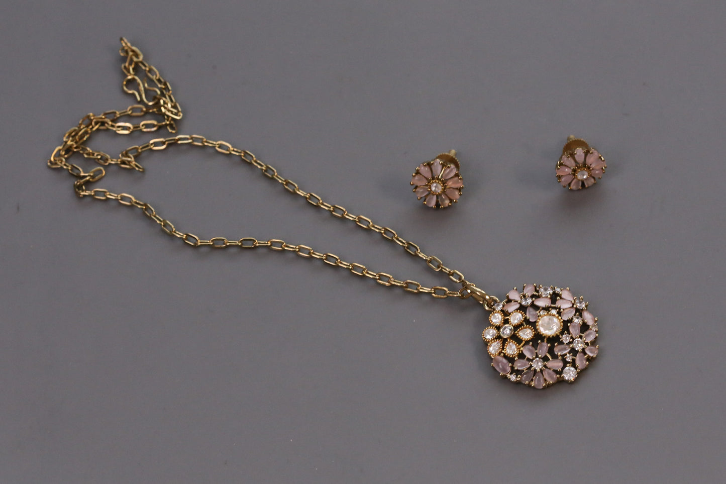 Nisha Dainty Mehndi Polish Pendant Set -Pink