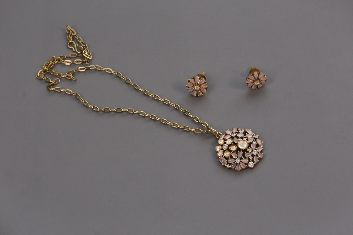 Nisha Dainty Mehndi Polish Pendant Set -Pink