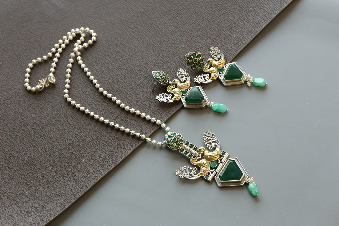 Dhara Dual Tone Doublet Set- Emerald