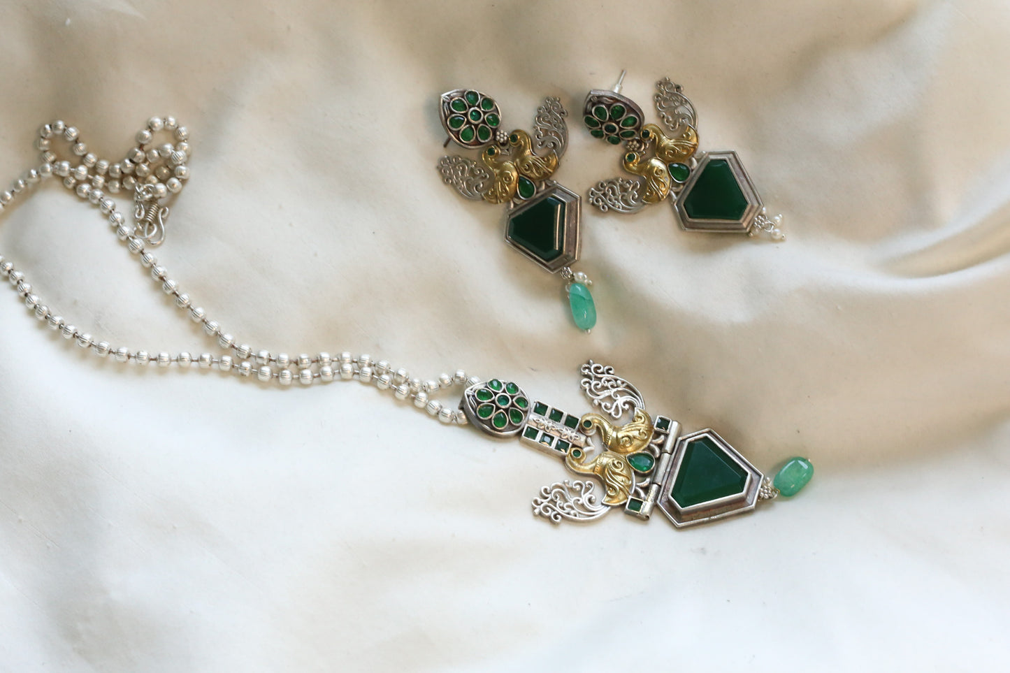 Dhara Dual Tone Doublet Set- Emerald