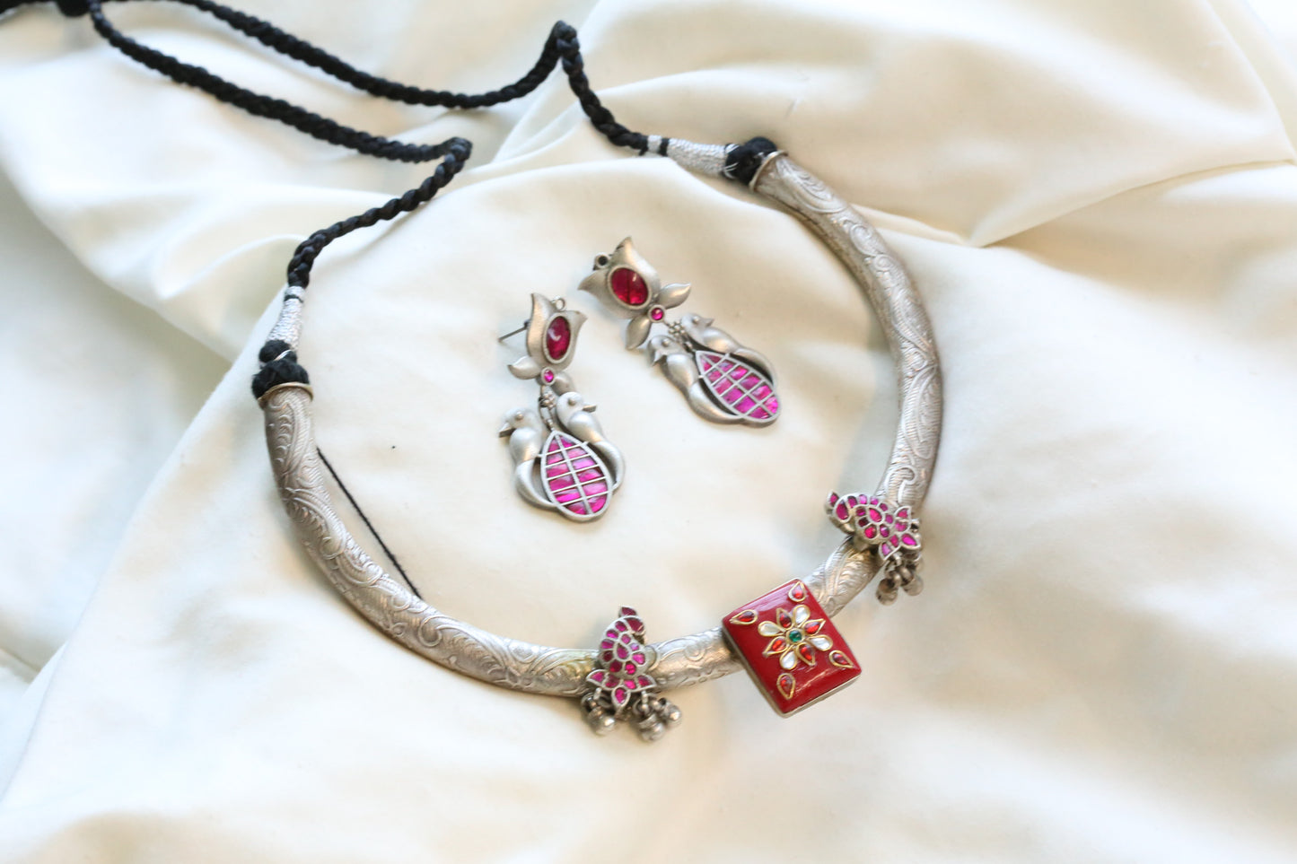 Naina Silver Look Dual Tone Kundan Necklace Set - Style 1