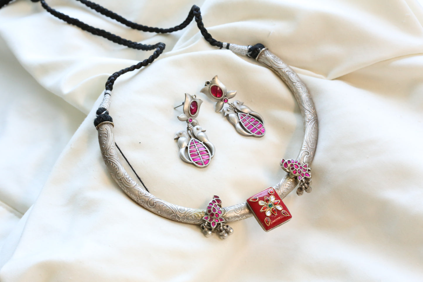 Naina Silver Look Dual Tone Kundan Necklace Set - Style 1