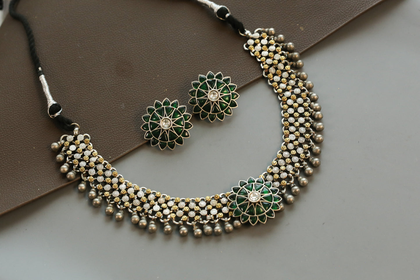 Aaruhi Silver Look Dual Tone Necklace Set
