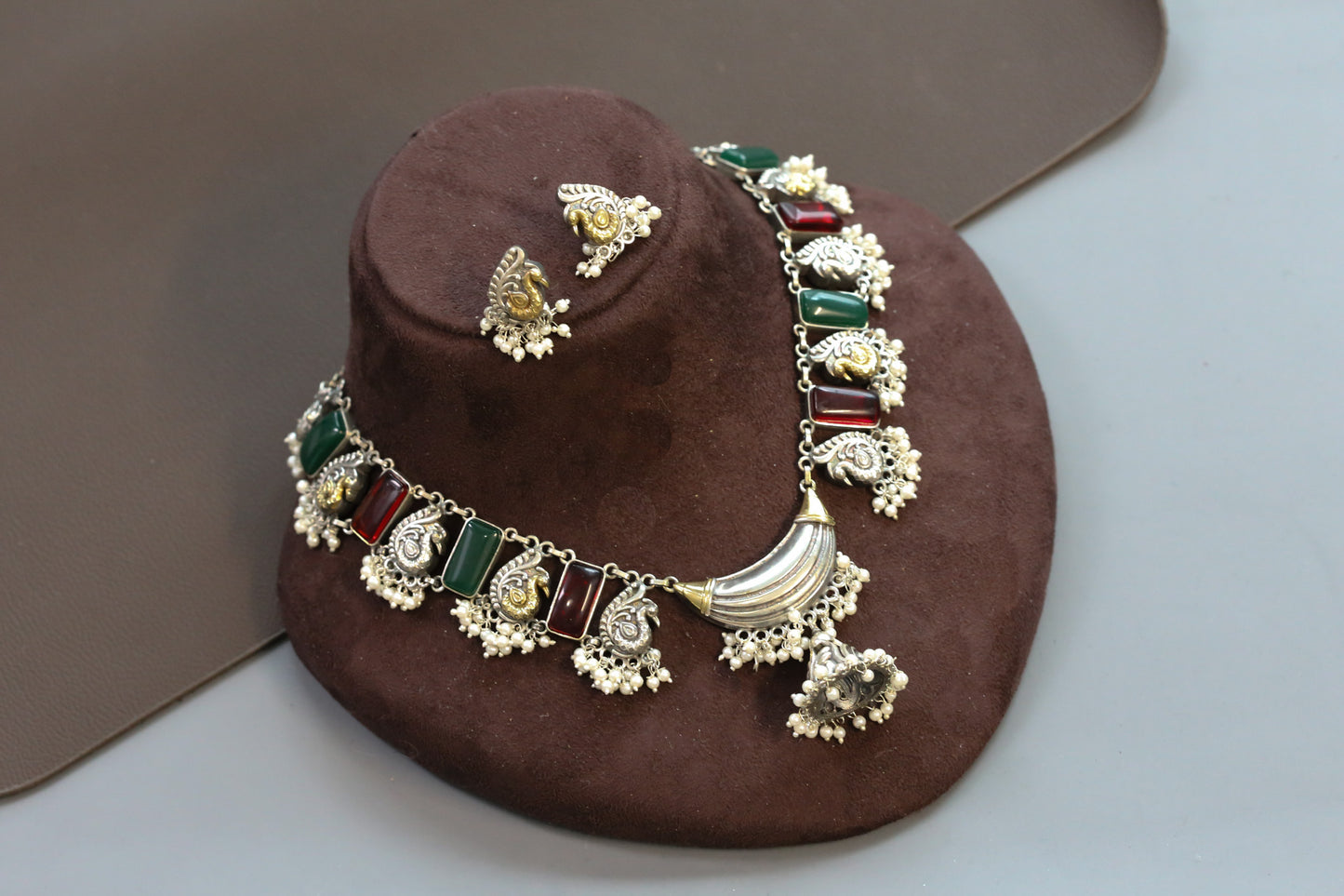 Saira Dual Tone Necklace Set - Green Red