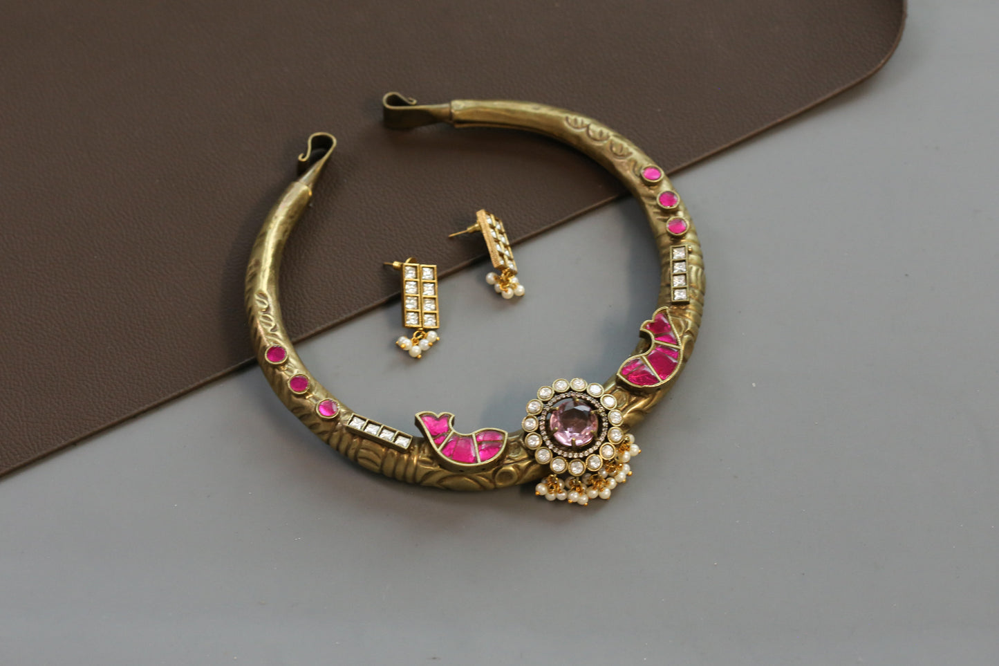 Vintage Look Rubina Hasli Necklace Set - Pink Stone