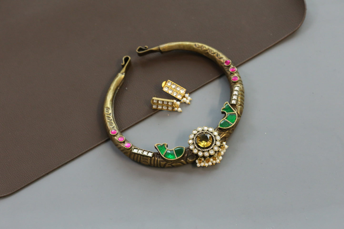 Vintage Look Rubina Hasli Necklace Set - Yellow Stone