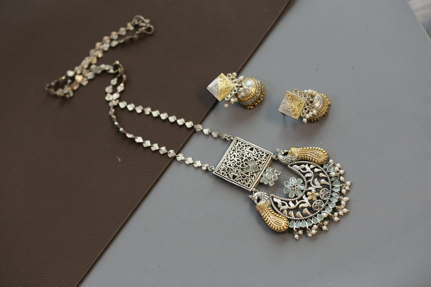 Moha Dual Tone Pendant Necklace Set - Mint
