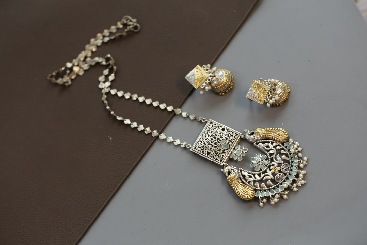 Moha Dual Tone Pendant Necklace Set - Mint