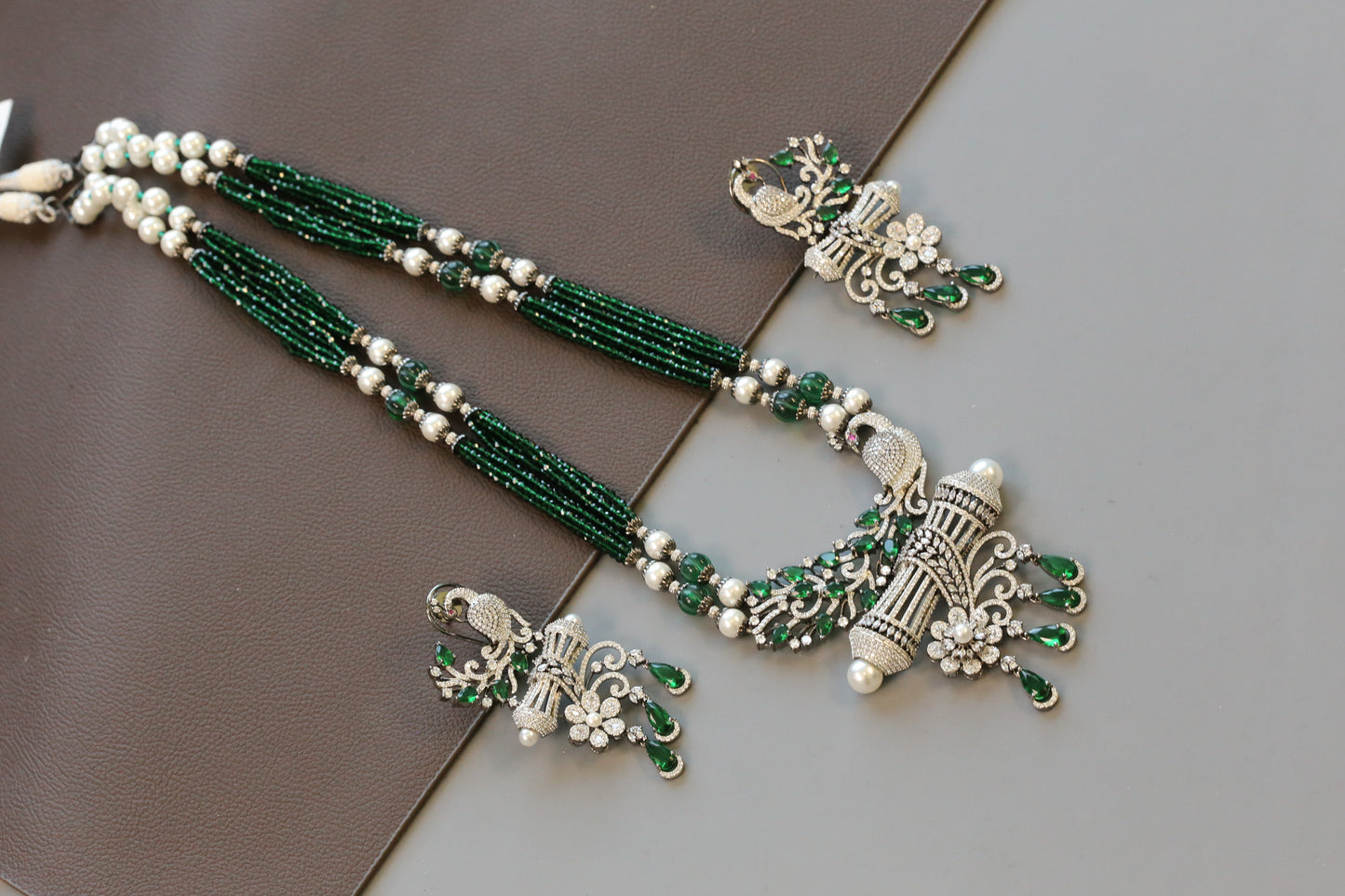 Long Victorian Polish Necklace Set - Green