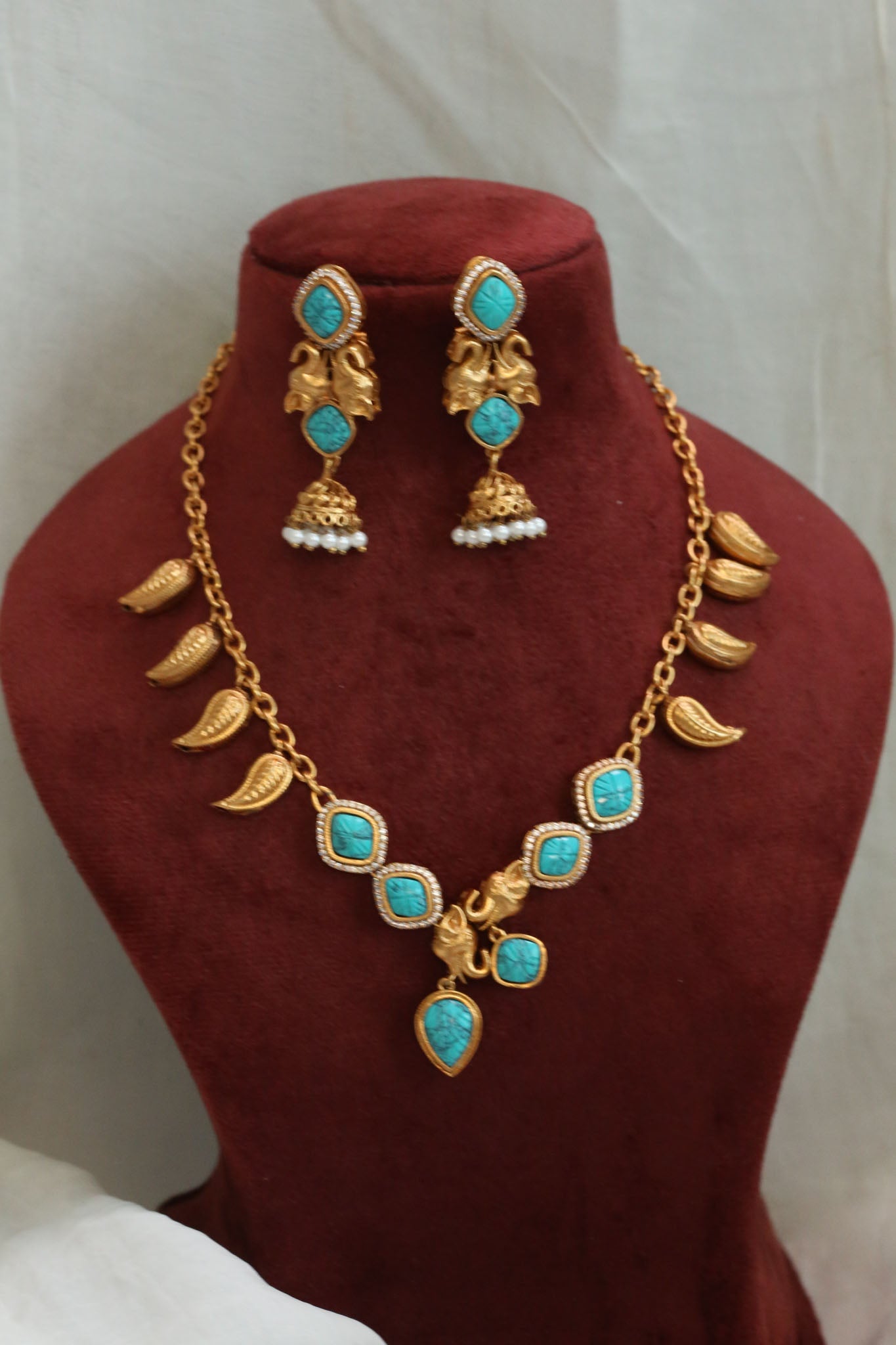 Mohini Carved Stone Necklace Set - Turquoise