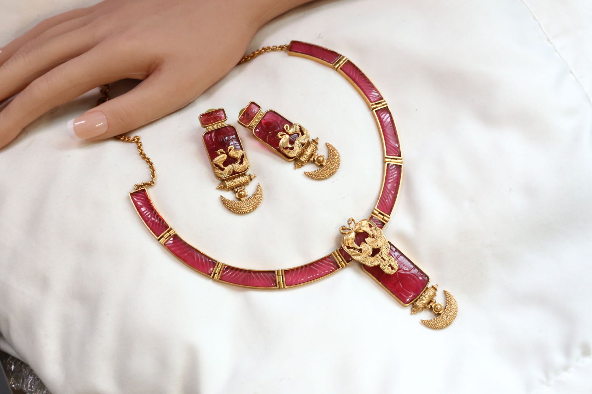 Removable Pendant Carved Stone Set - Red