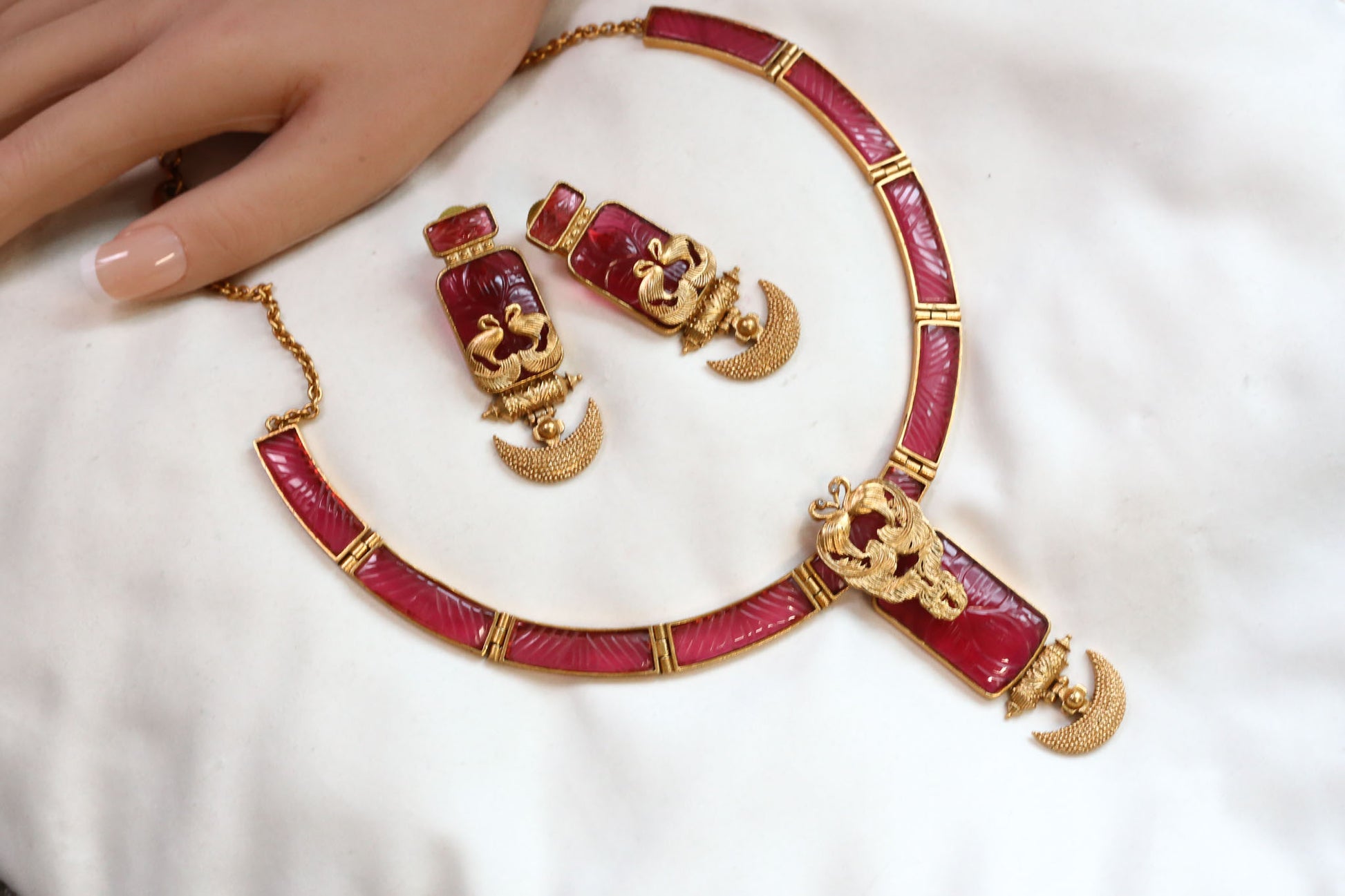 Removable Pendant Carved Stone Set - Red