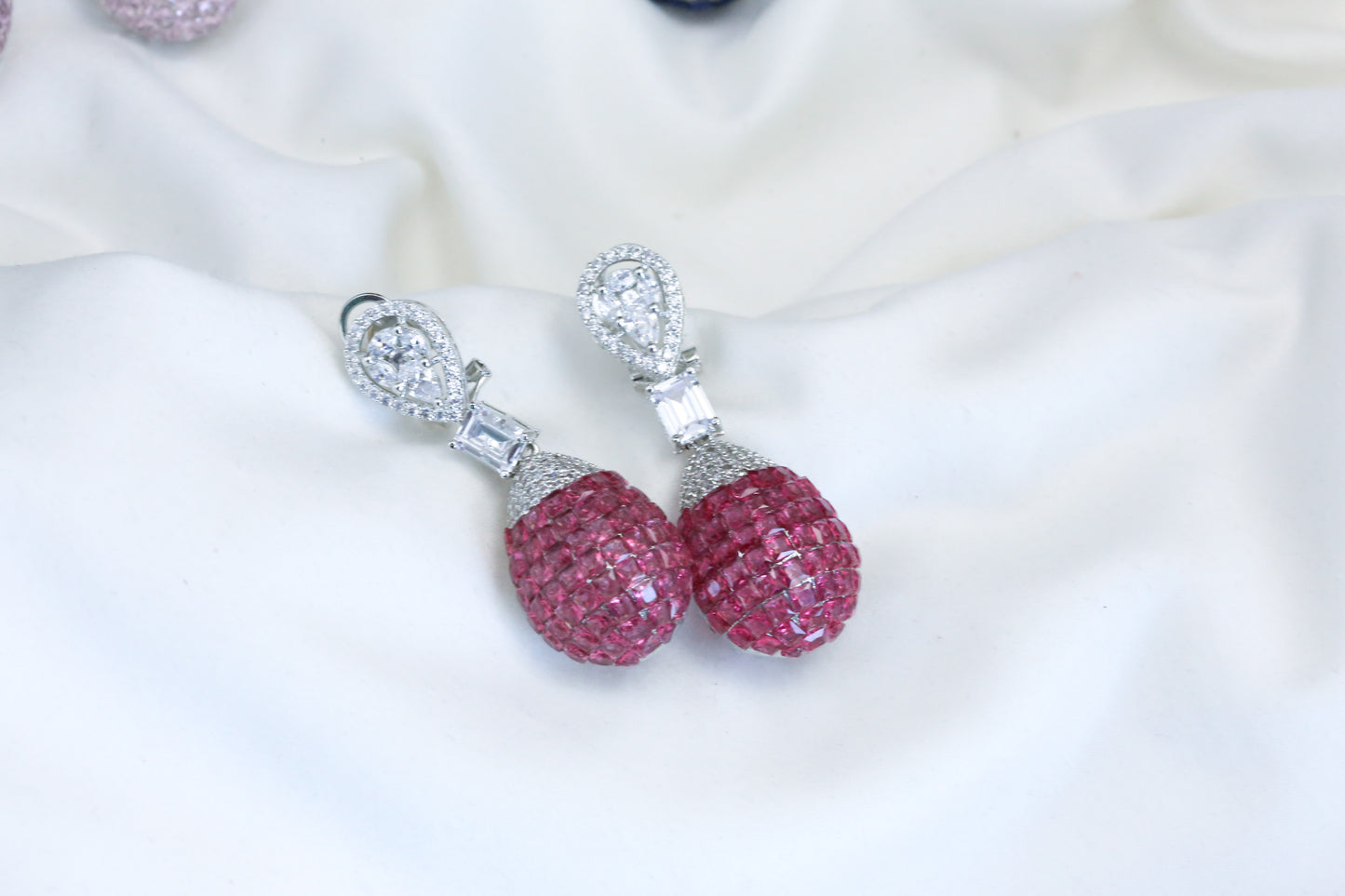 Short Invisible Settings Earrings -Pink