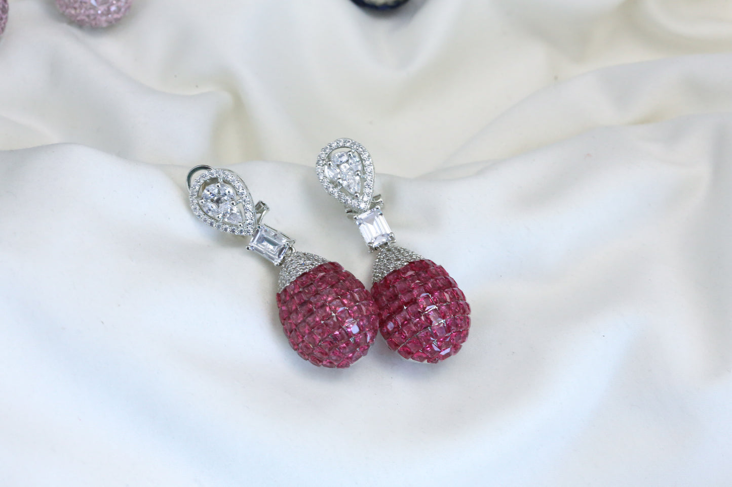 Short Invisible Settings Earrings -Pink