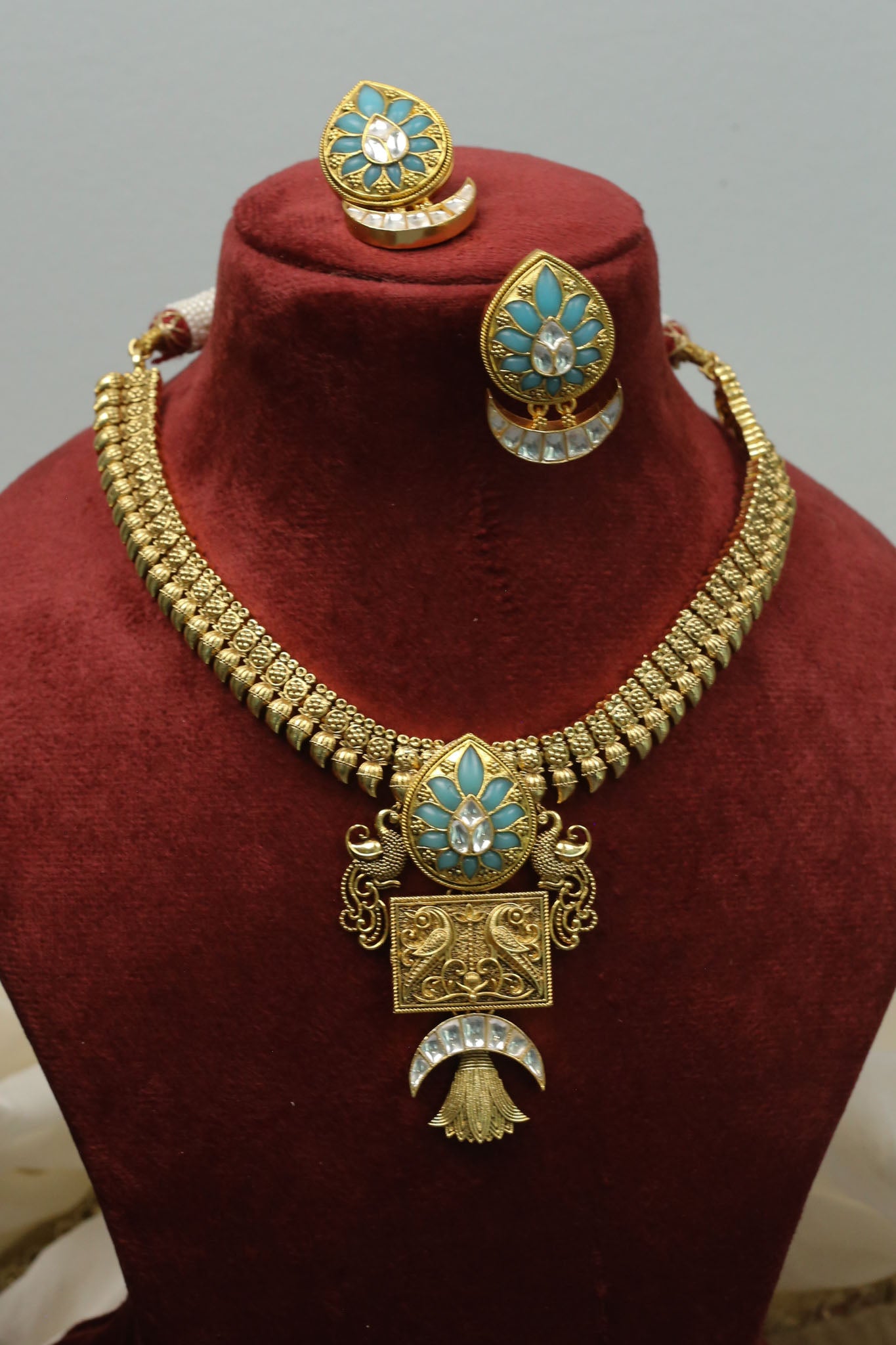 Sona Antique Gold Kundan Necklace Set - Aqua