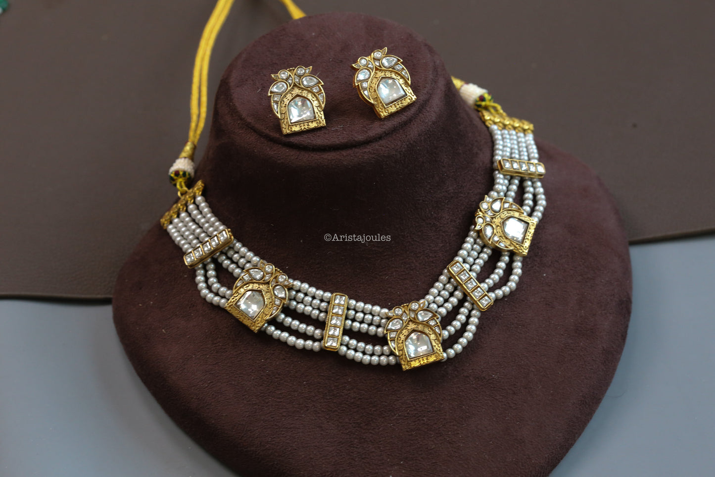 Jharoka Vintage Look Kundan Necklace Set
