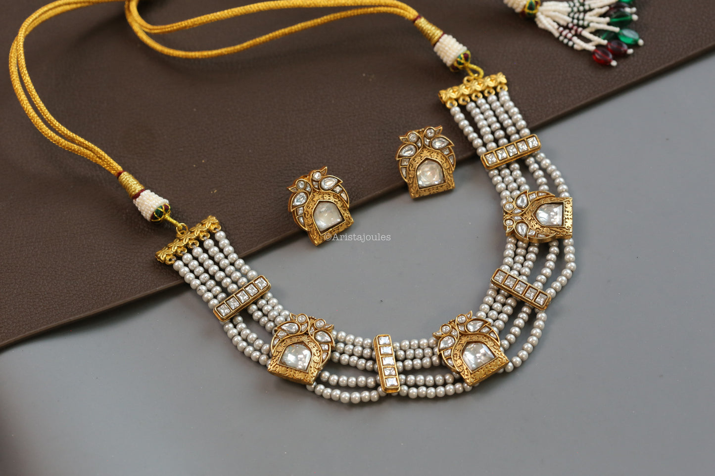 Jharoka Vintage Look Kundan Necklace Set