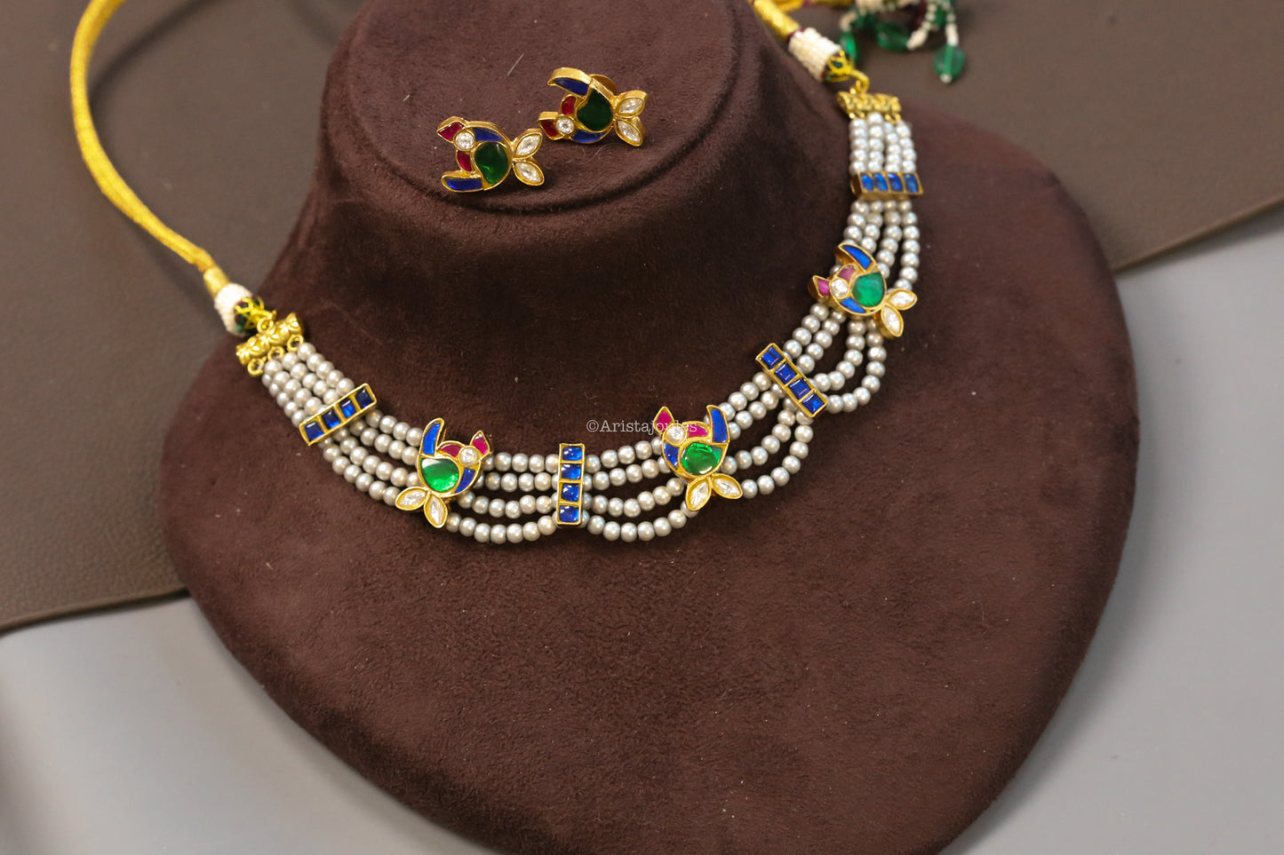 Leela Vintage Look Kundan Necklace Set