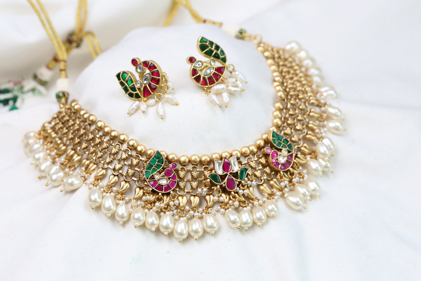 Anu Vintage Look Necklace Set